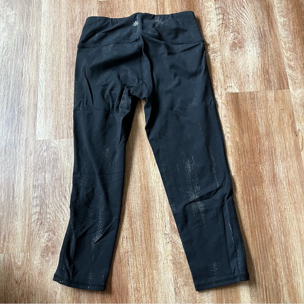 Athleta Black Silver Shimmer Snake Skin Pattern Crop Leggings Women's XS - Picture 3 of 6